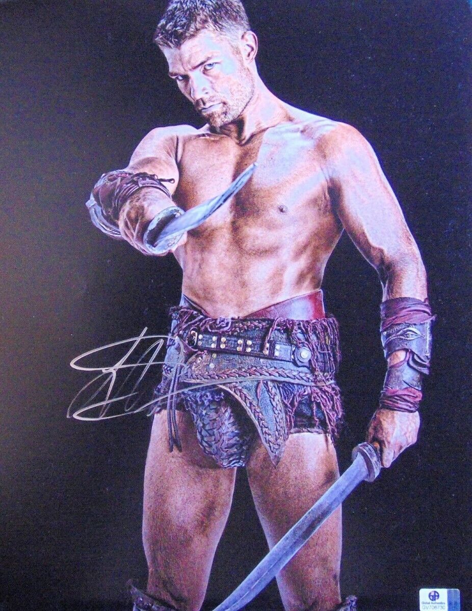 Liam McIntyre Signed Autographed 11X14 Photo Poster painting Spartacus Dual Swords GV706730