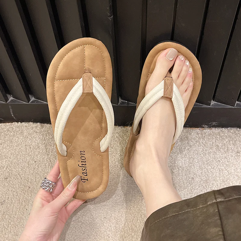 Yyvonne Flip-Flop Women Wear The 2025 New Flat-Bottom Beach Clip Slippers Soft Bottom Leisure Cool Drag