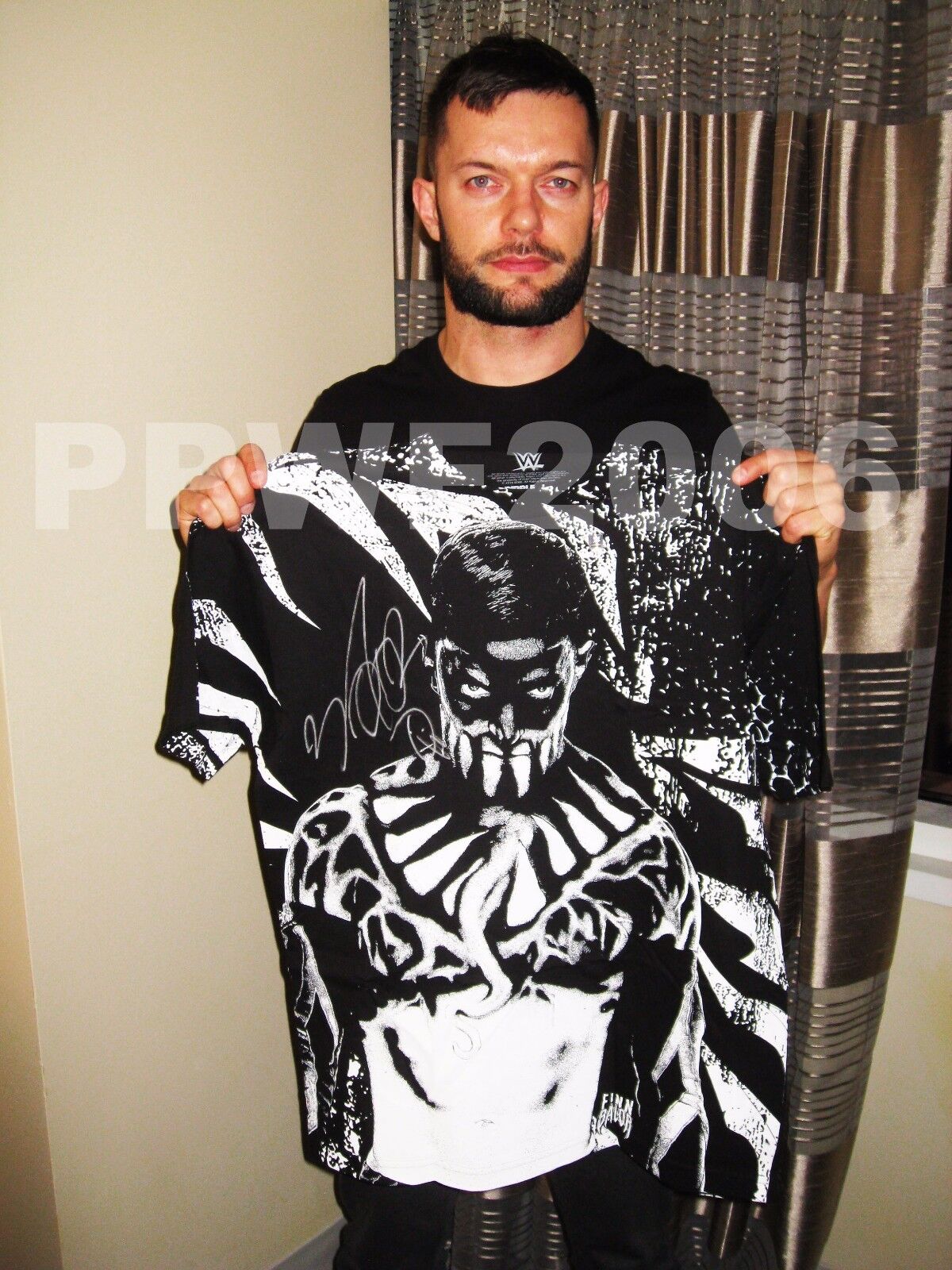 WWE FINN BALOR HAND SIGNED ADULT DEMON T SHIRT WITH EXACT PICTURE PROOF & COA 2