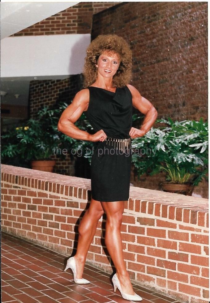 Female Bodybuilder FOUND Photo Poster painting Color MUSCLE GIRL Original EN 112-7 C