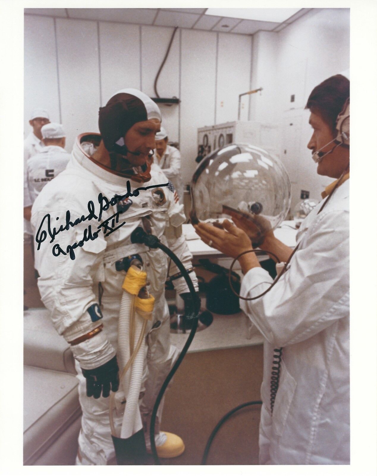 RICHARD GORDON APOLLO 12 SIGNED 8x10 Photo Poster paintingGRAPH - UACC & AFTAL RD AUTOGRAPH 4