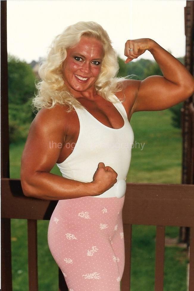 FEMALE BODYBUILDER 80's 90's FOUND Photo Poster painting Color MUSCLE WOMAN Original EN 16 20 H
