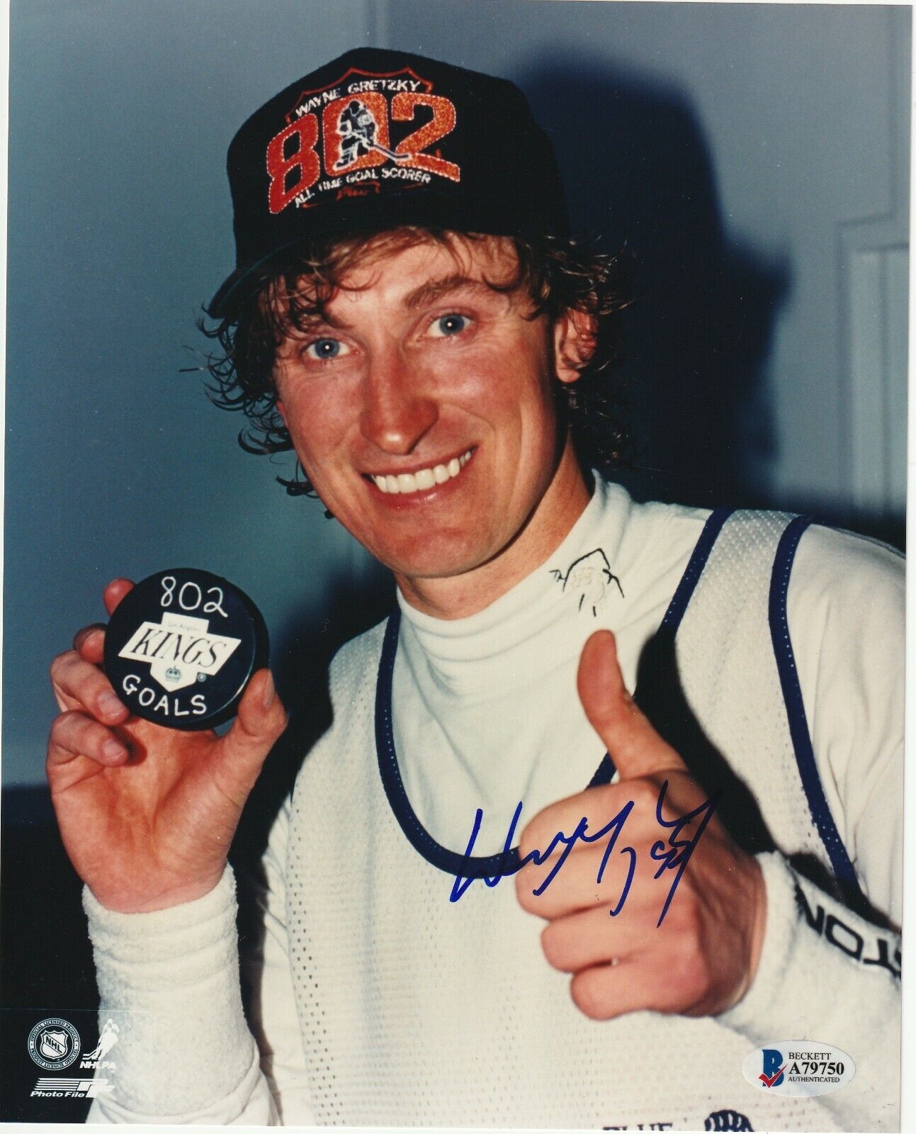 WAYNE GRETZKY (Kings) Signed 802 GOALS 8x10 Photo Poster painting w/ Beckett LOA