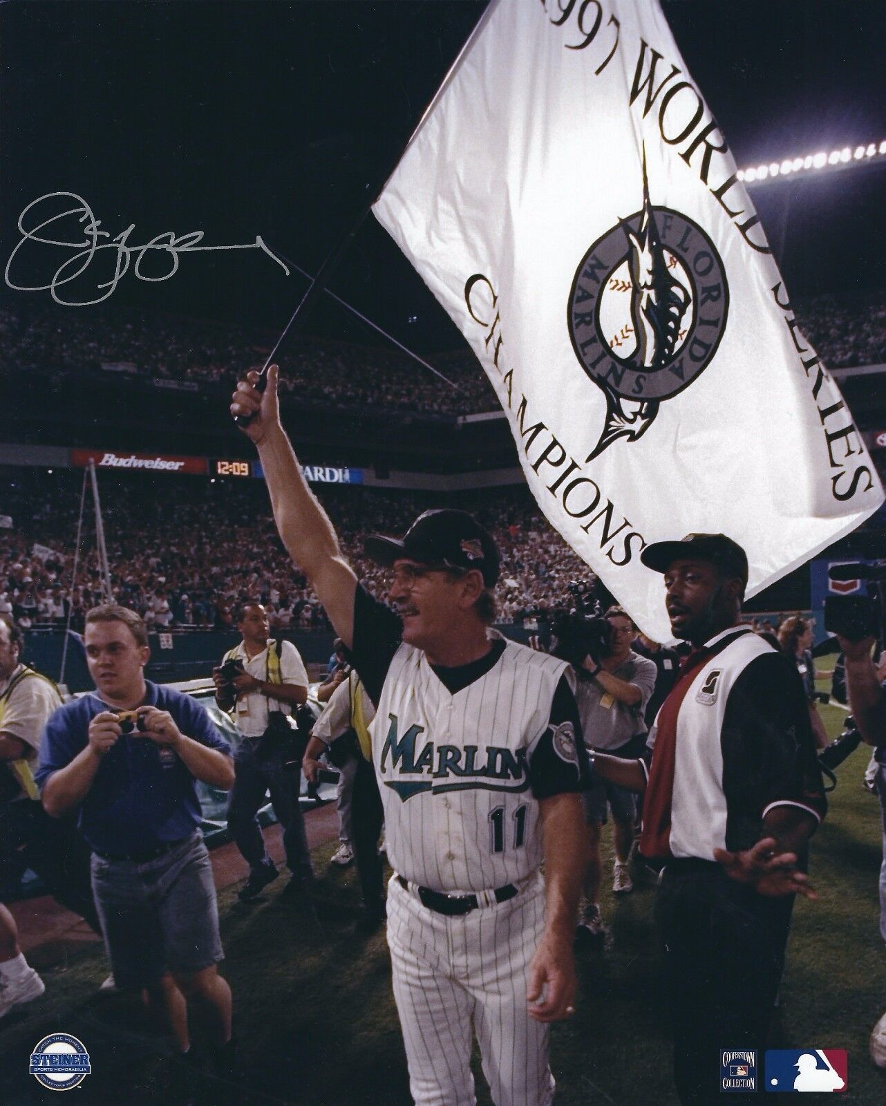 Signed 8x10 JIM LEYLAND Florida Marlins Autographed Photo Poster painting - COA