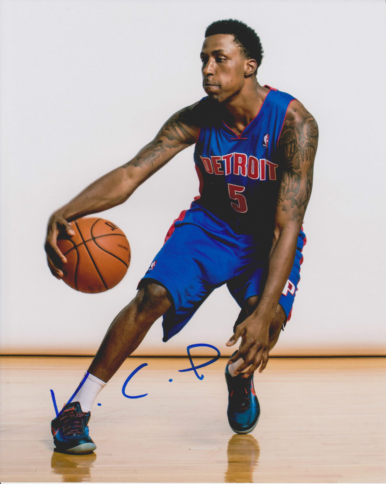 KENTAVIOUS CALDWELL POPE signed DETROIT PISTONS 8X10 Photo Poster painting