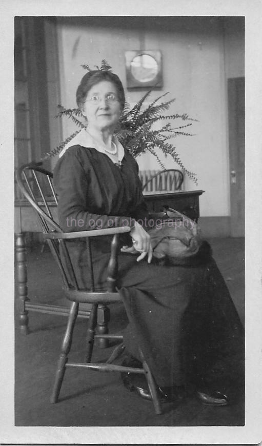 A WOMAN FROM THEN Vintage FOUND Photo Poster painting bwOriginal Portrait 04 27 X