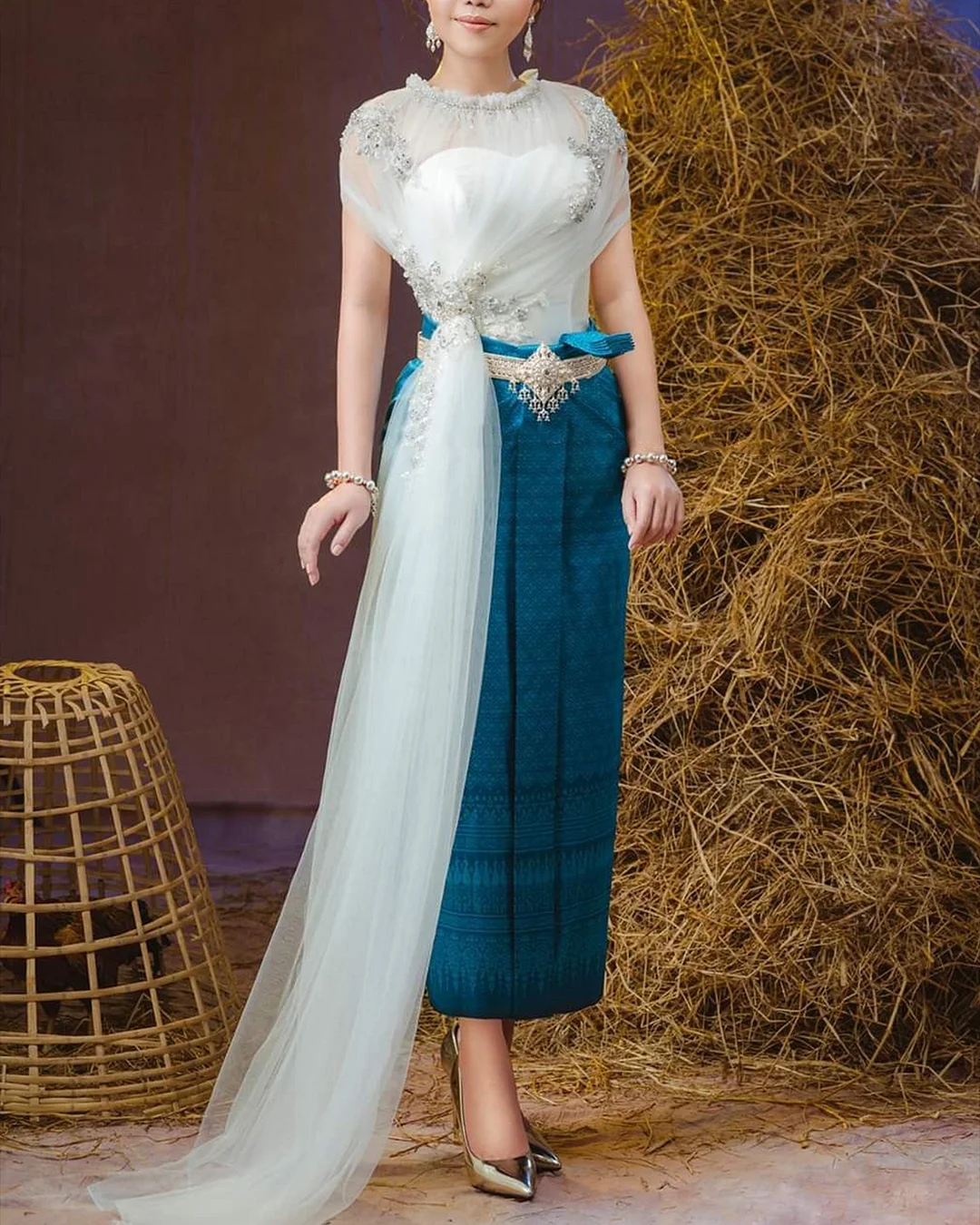 Women's Round Neck Mesh Embroidery Dress​