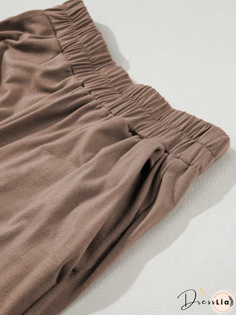 Relaxed and Stylish: Two-Piece Set for Weekend Wear