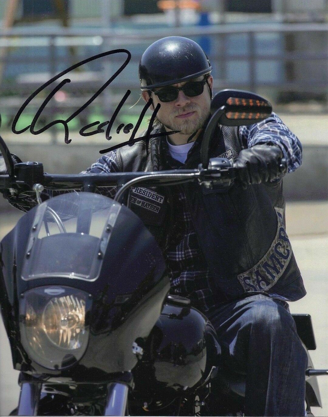 Charlie Hunnam Signed 10X8 Photo Poster painting GENUINE Sons of Anarchy AFTAL COA (5509)