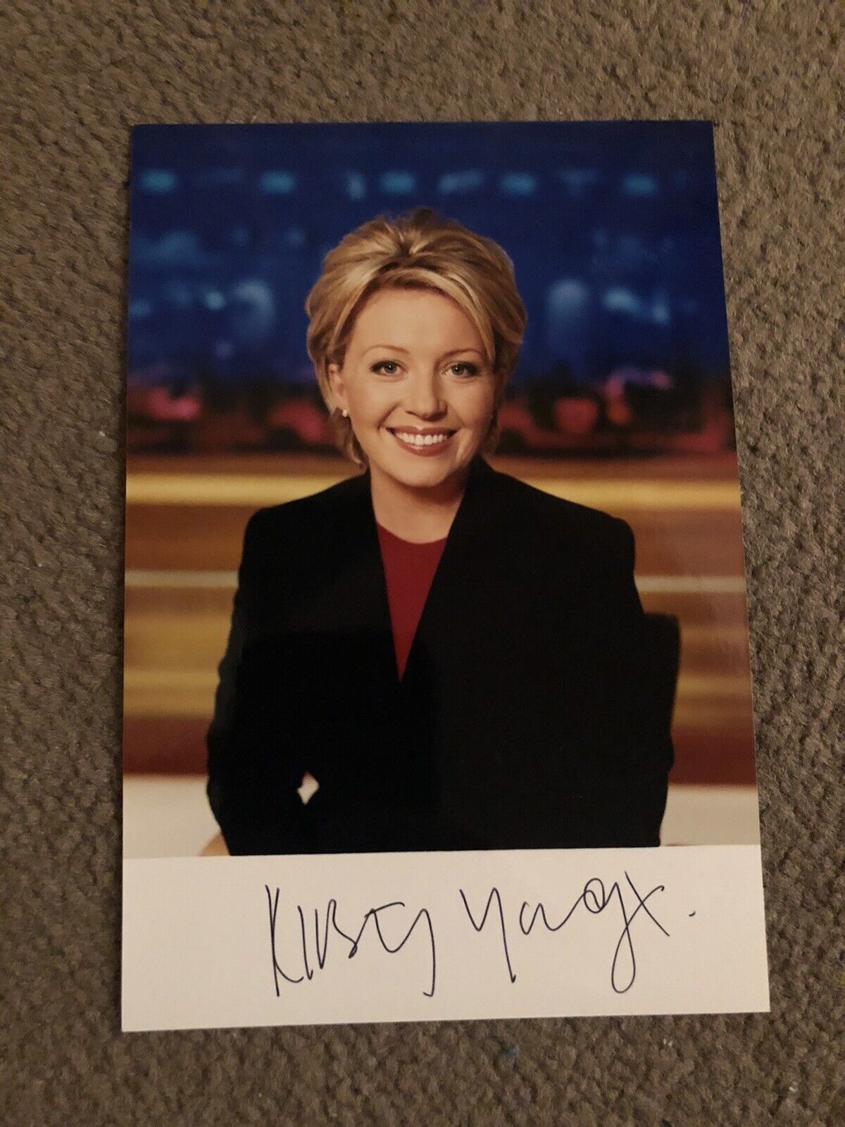 KIRSTY YOUNG (FIVE NEWS) SIGNED Photo Poster painting