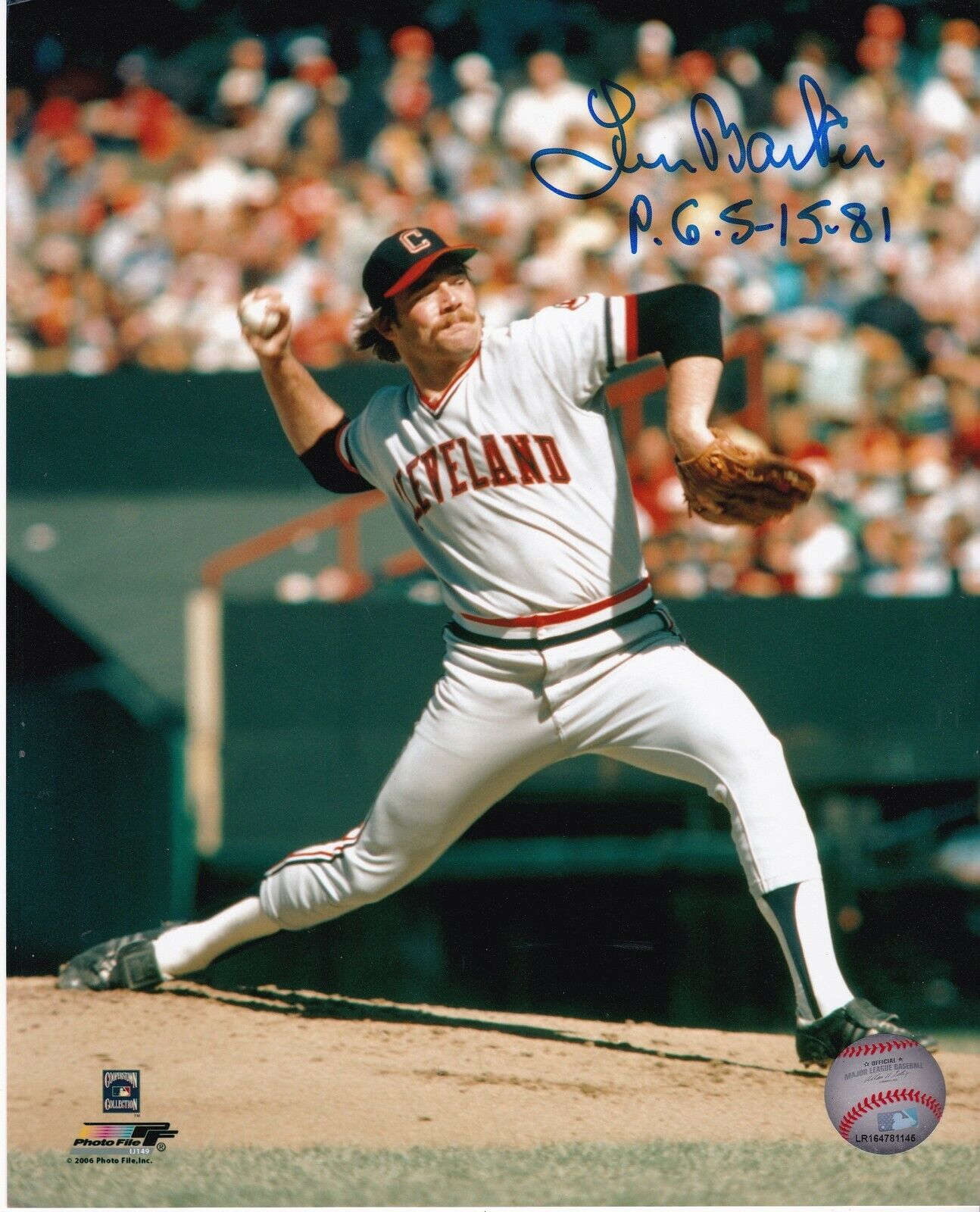 LEN BARKER CLEVELAND INDIANS PG 5-15-81 ACTION SIGNED 8x10