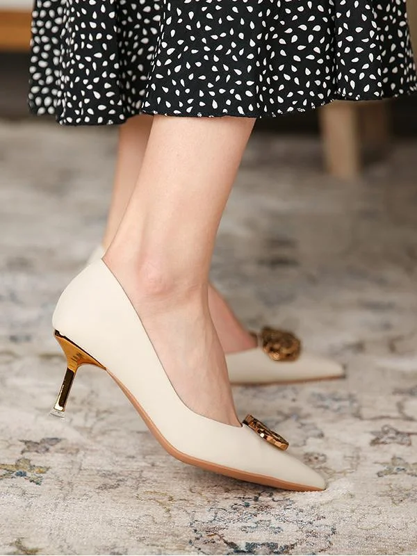 Elegant stiletto pointed toe shallow side hollow single shoes