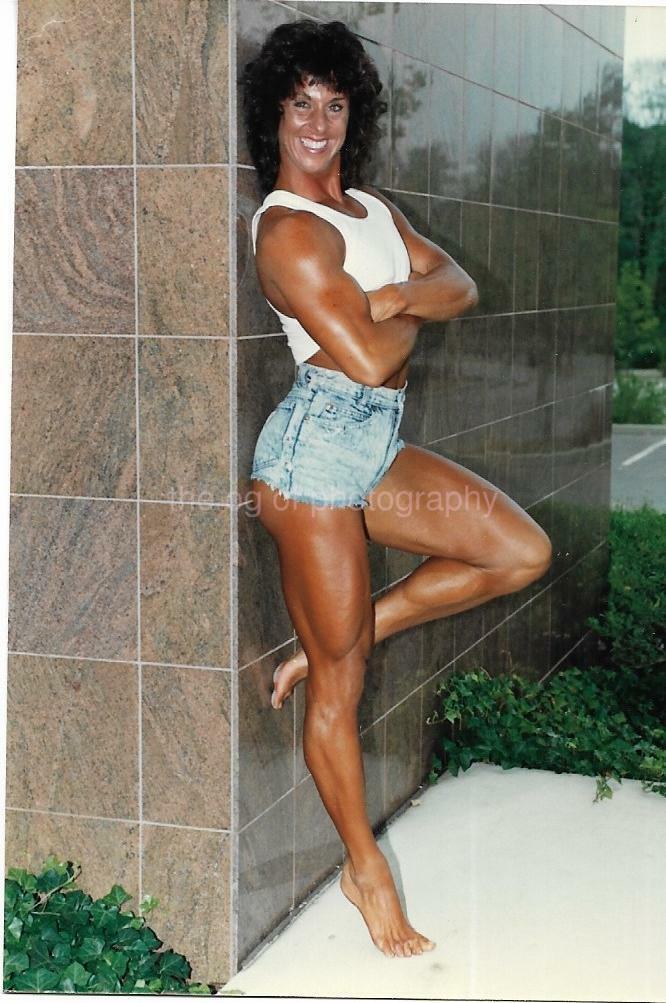FEMALE BODYBUILDER 80's 90's FOUND Photo Poster painting Color MUSCLE WOMAN Original EN 22 40 V