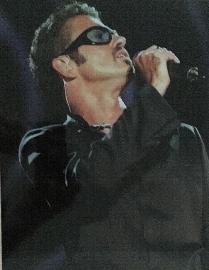 GEORGE MICHAEL - CHART TOPPING SINGER - BRILLIANT UNSIGNED Photo Poster paintingGRAPH