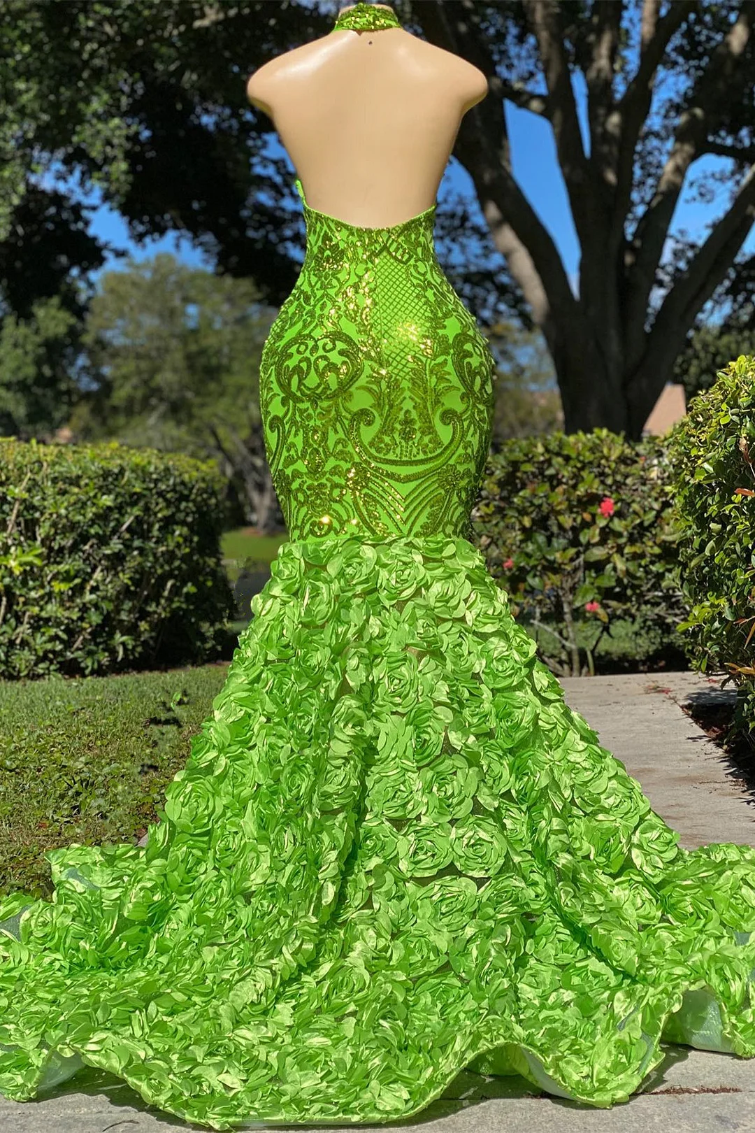 Mermaid prom dress with store roses at the bottom