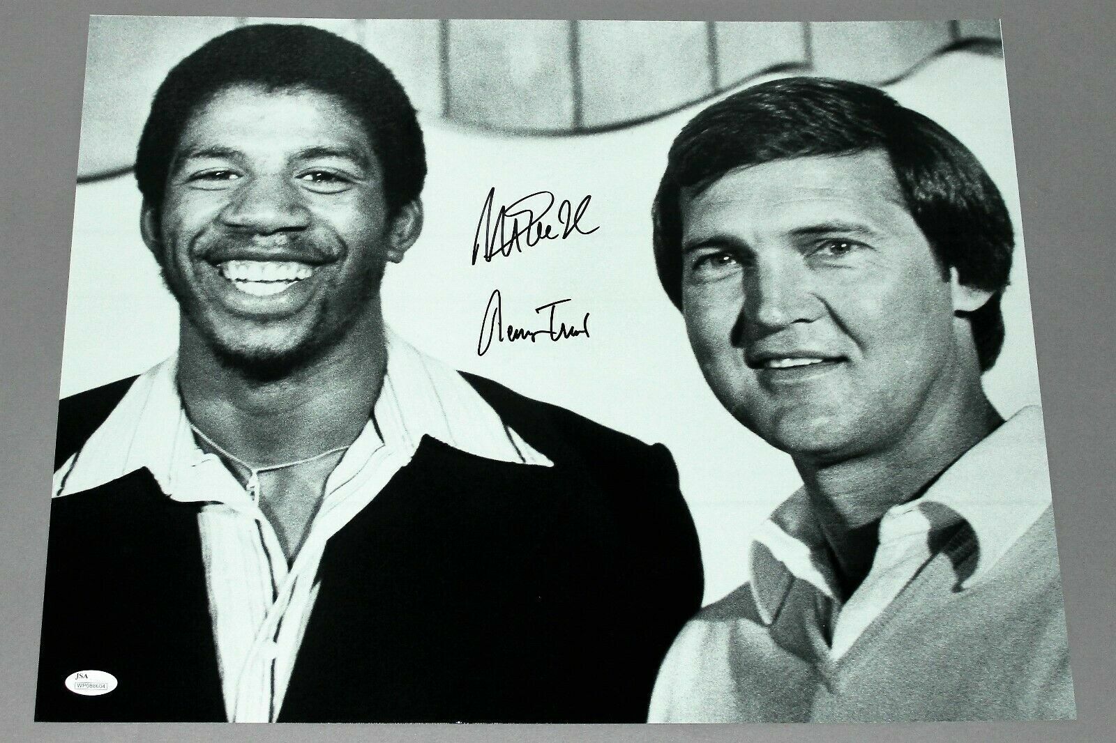 Magic Johnson & Jerry West signed Los Angeles Lakers 16x20 Photo Poster painting JSA