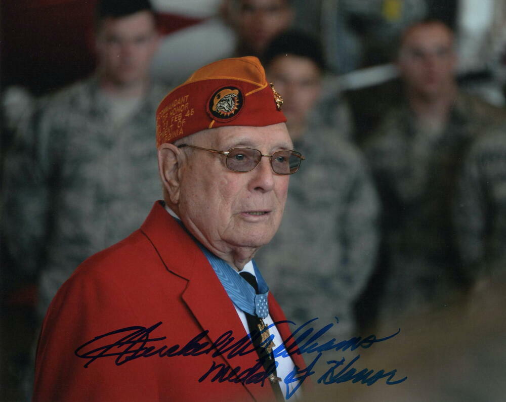 HERSHEL WOODY WILLIAMS SIGNED AUTOGRAPH 8X10 Photo Poster painting - AMERICAN WW2 HERO, MOH RARE