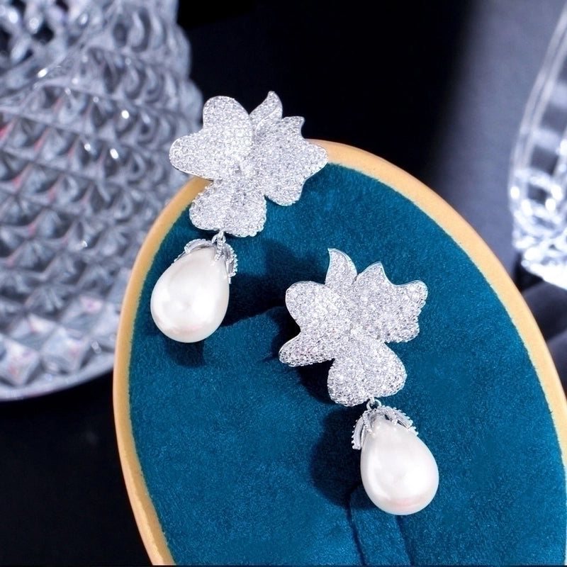 1 Pair Elegant Sweet Solid Color Plating Inlay Copper Artificial Pearls Artificial Diamond Rhodium Plated Silver Plated Drop Earrings