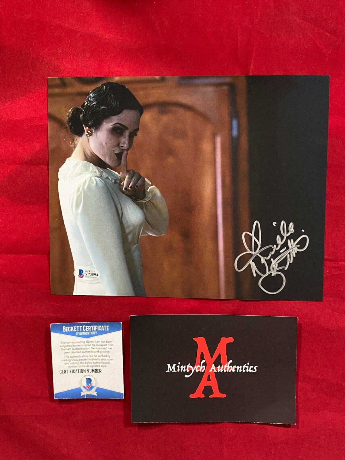 DANIELLE BISUTTI AUTOGRAPHED SIGNED 8x10 Photo Poster painting! INSIDIOUS! BECKETT COA! HORROR!