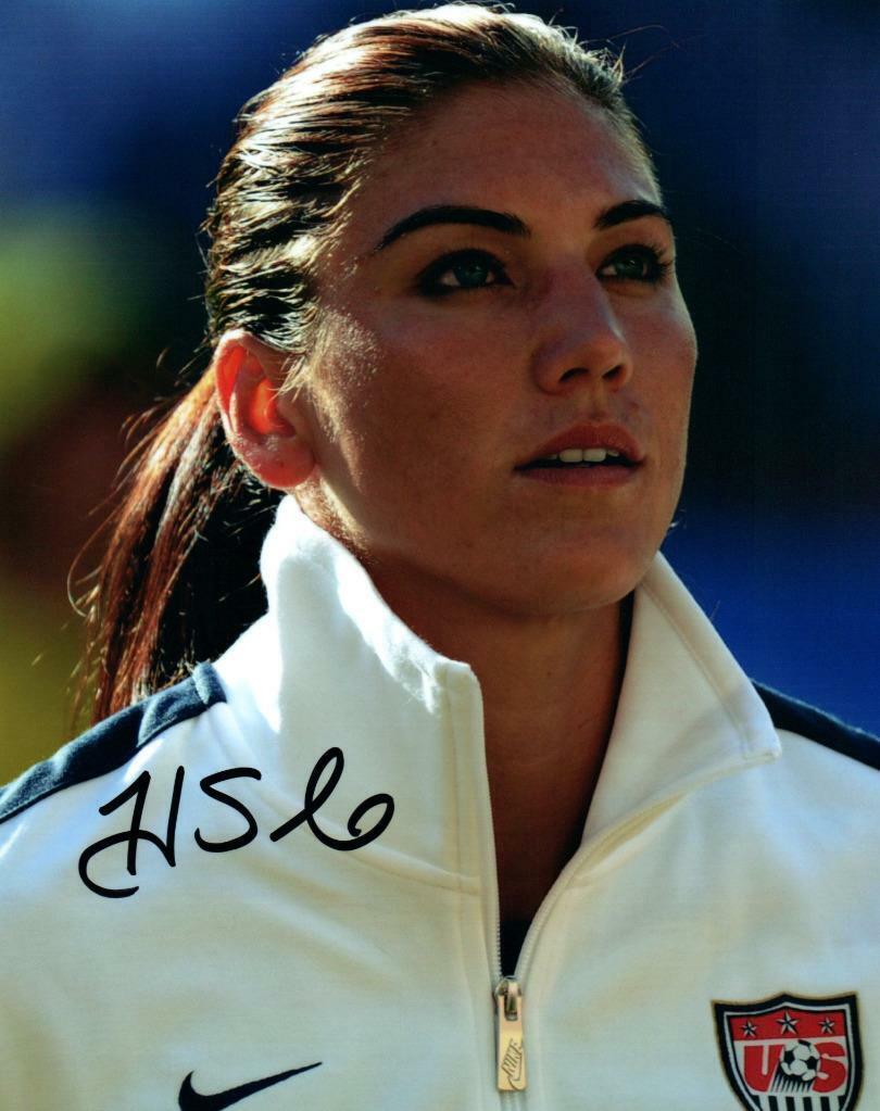 Hope Solo signed 8x10 Picture autographed Photo Poster painting Nice Photo Poster painting with COA