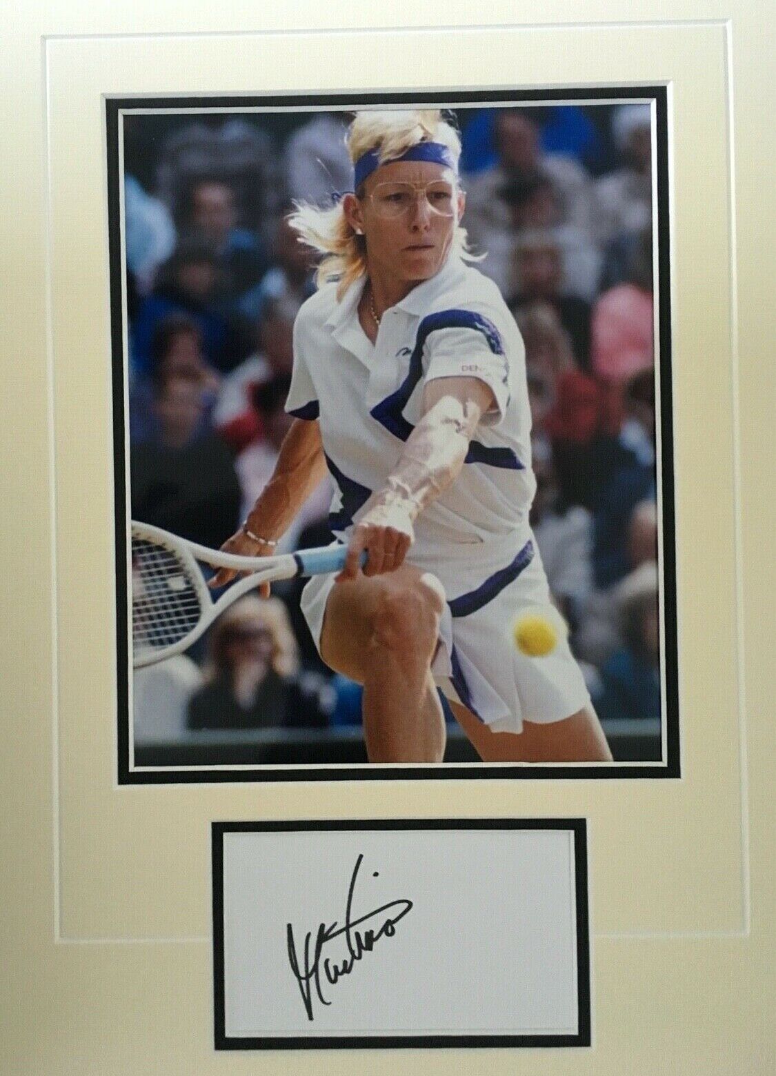 MARTINA NAVRATILOVA - WIMBLEDON TENNIS CHAMPION - SUPERB SIGNED Photo Poster painting DISPLAY