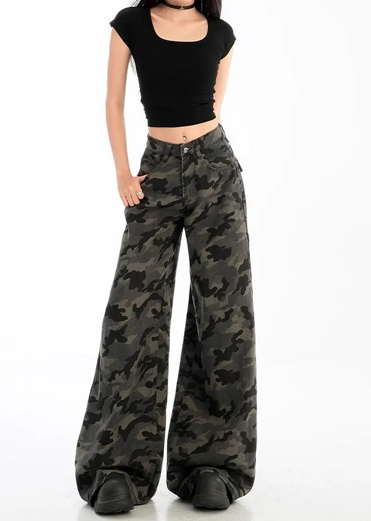 Relaxed Fit Women's Jeans in Classic Denim Fabric