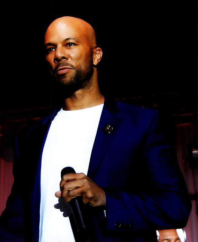 Common authentic signed rap 8x10 Photo Poster painting W/Certificate Autographed (A00597)