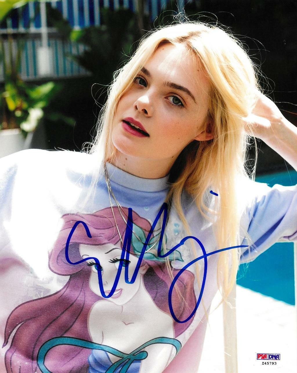 Elle Fanning Signed Authentic Autographed 8x10 Photo Poster painting PSA/DNA #Z45793