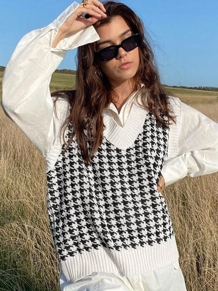 WannaThis V-neck Sweaters Women Sleeveless Print Casual Y2K Loose England Style Patchwork Knit Autumn Winter Tank Tops Fashion