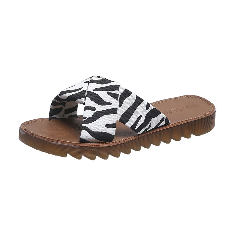 Yyvonne Red Flat Bottom Fashion Cool Slippers Women 2025 New Summer New INS Tide Thick Bottom Outside Wearing Hot Beach Shoes