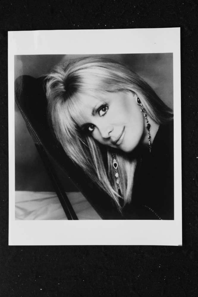 Joan Van Ark - 8x10 Headshot Photo Poster painting - Knots Landing