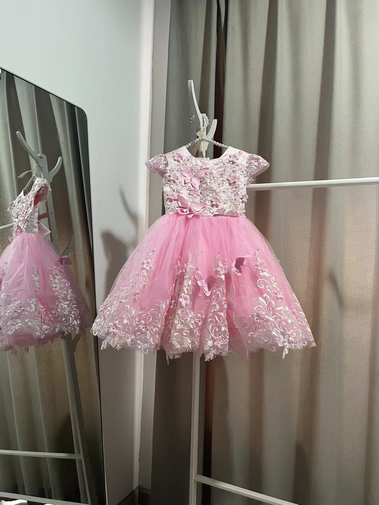 Ball Gown Lace Pearls Flower Girl Dresses For Wedding Appliqued Keyhole