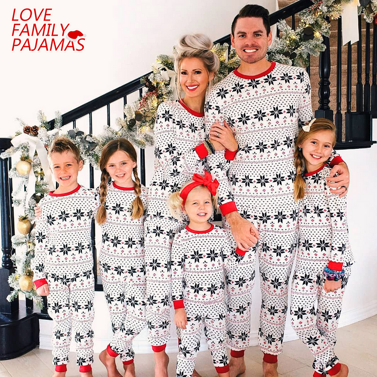 Christmas Snowflakes Pattern Matching Family Pajamas Set