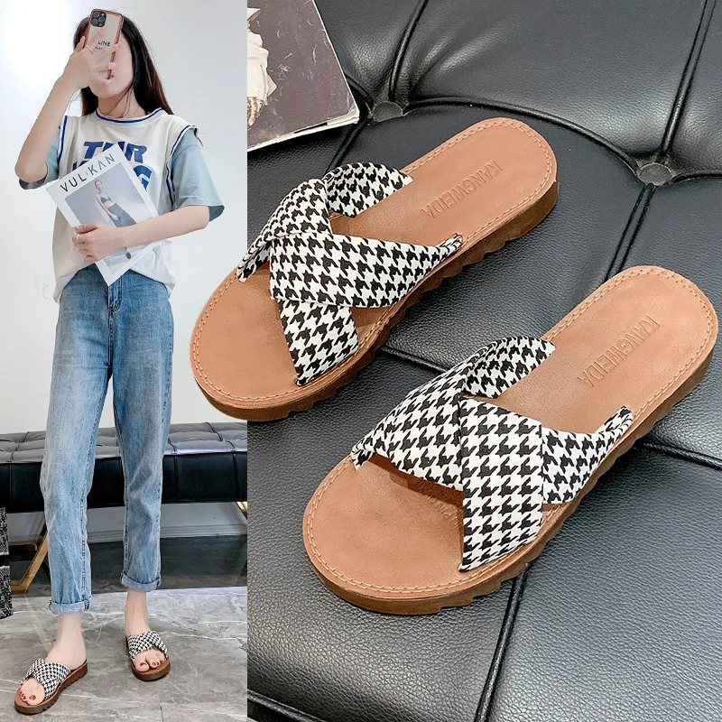 Yyvonne Red Flat Bottom Fashion Cool Slippers Women 2025 New Summer New INS Tide Thick Bottom Outside Wearing Hot Beach Shoes
