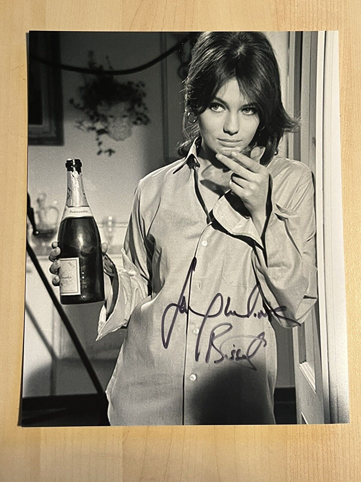 JACQUELINE BISSET SIGNED 8x10 Photo Poster painting ACTRESS AUTOGRAPHED THE DEEP MODEL SEXY COA