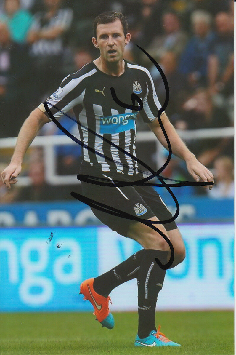 NEWCASTLE HAND SIGNED MIKE WILLIAMSON 6X4 Photo Poster painting 2.