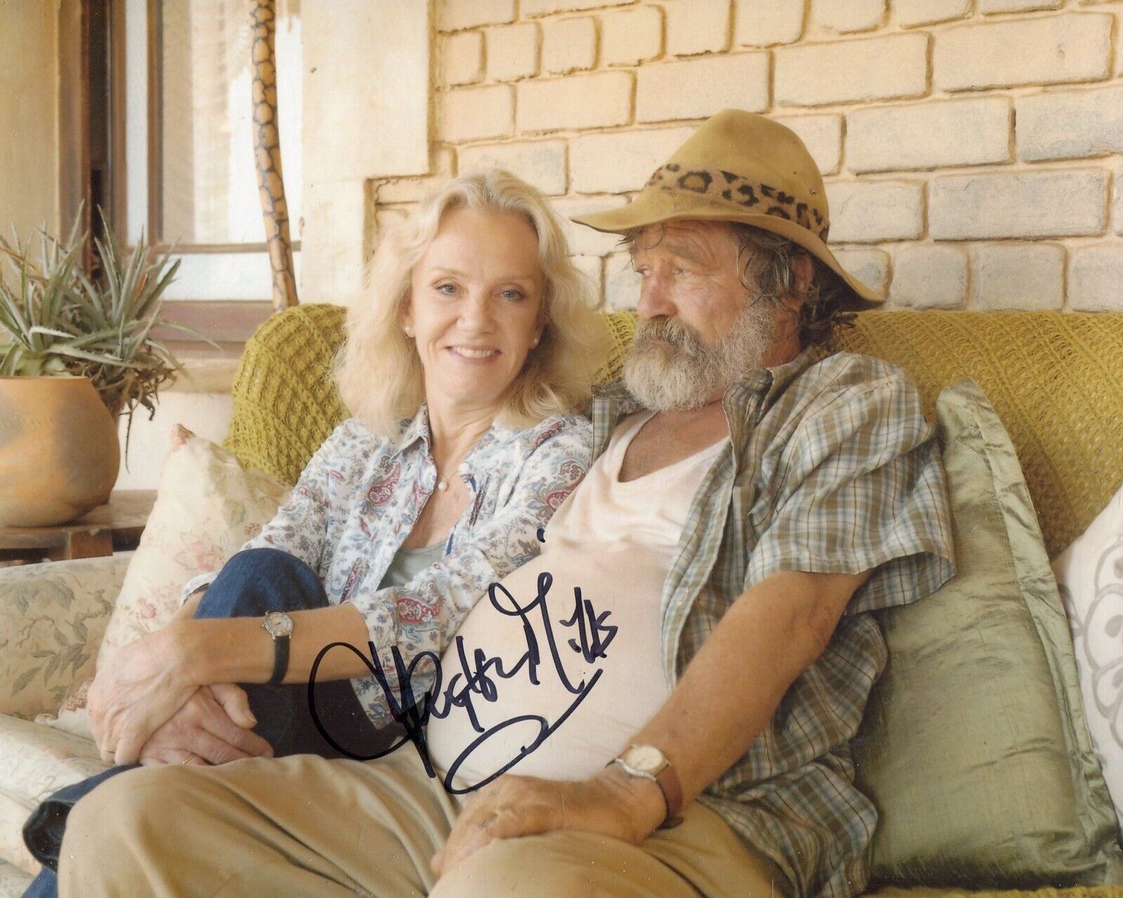 Actress HAYLEY MILLS signed 8x10 Photo Poster painting - In Person signing Ref47