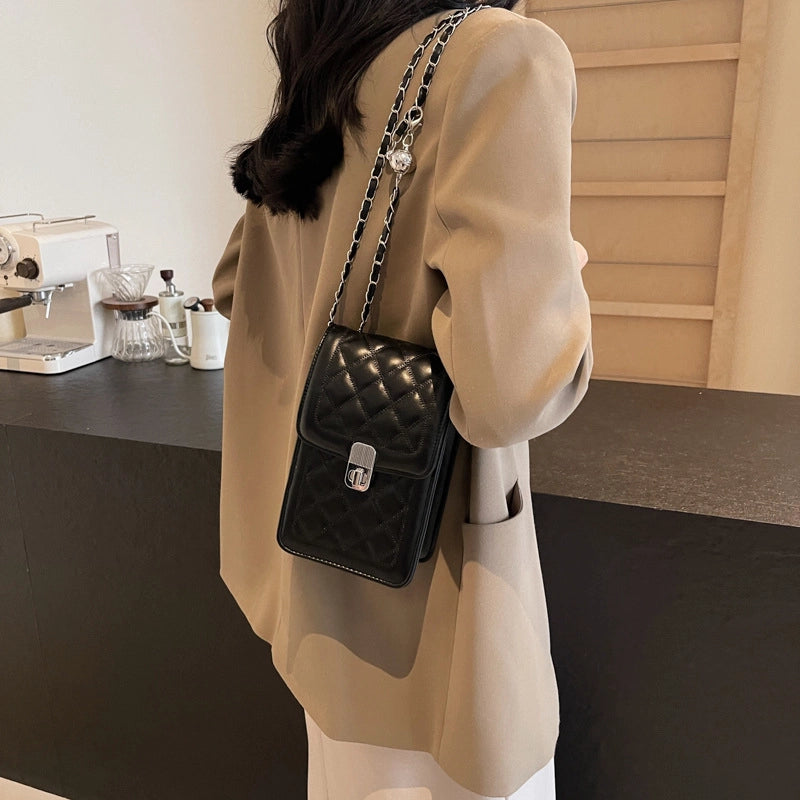 Women’s Medium Pu Leather Solid Color Lingge Streetwear Square Flip Cover Shoulder Bag Crossbody Bag