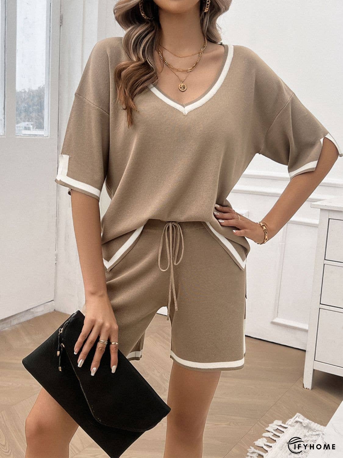 Contrast Trim V-Neck Top and Shorts Set | IFYHOME