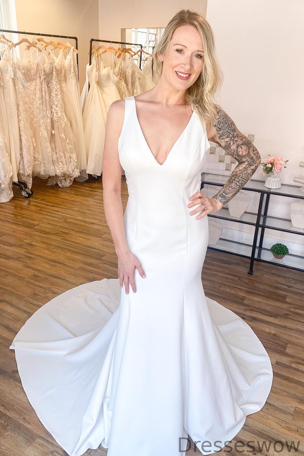 Dresseswow Beautiful Straps Deep V-Neck Mermaid Wedding Dress With Backless Appliques