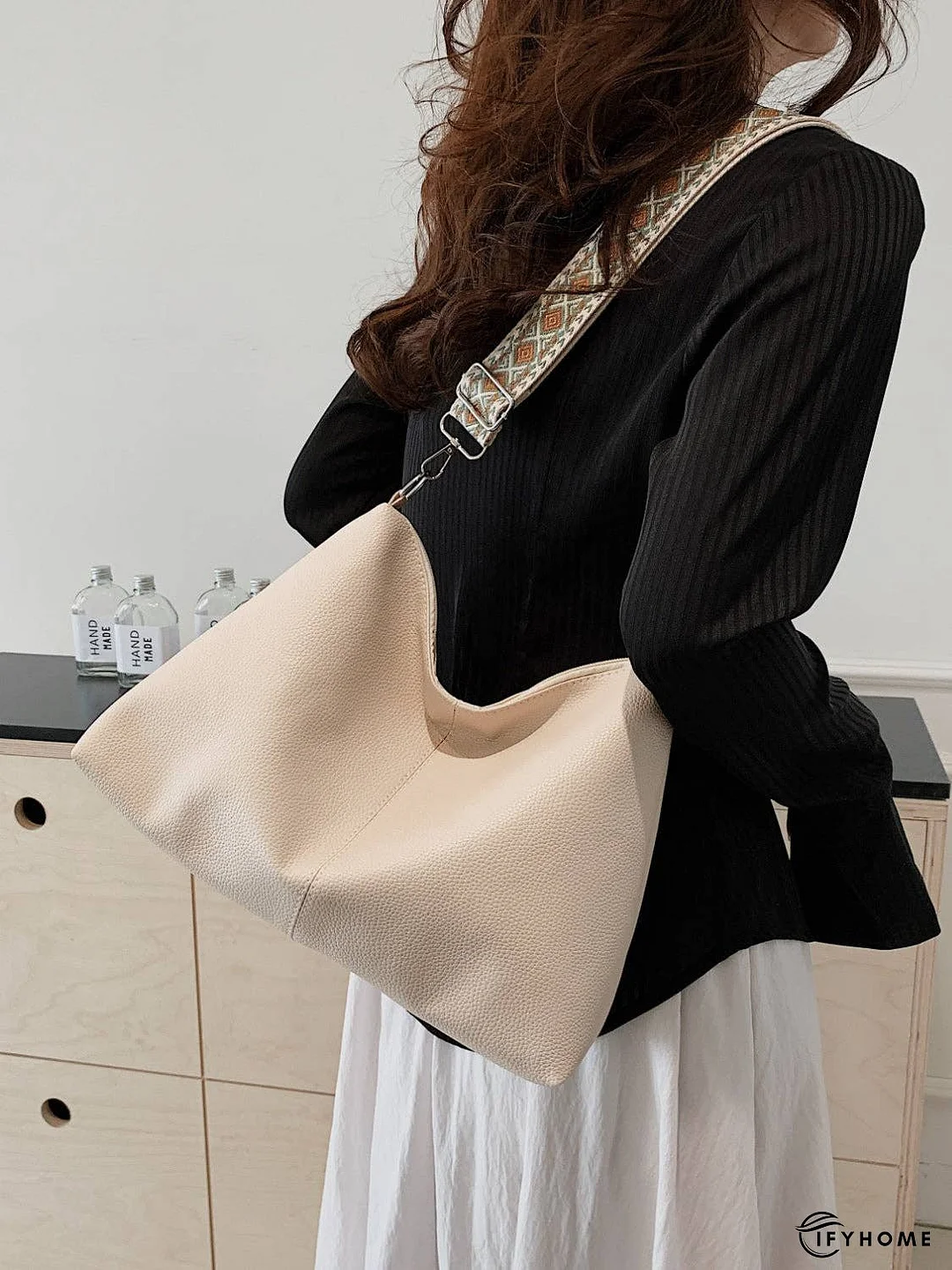 PU Leather Geometric Pattern Strap Shoulder Bag | IFYHOME