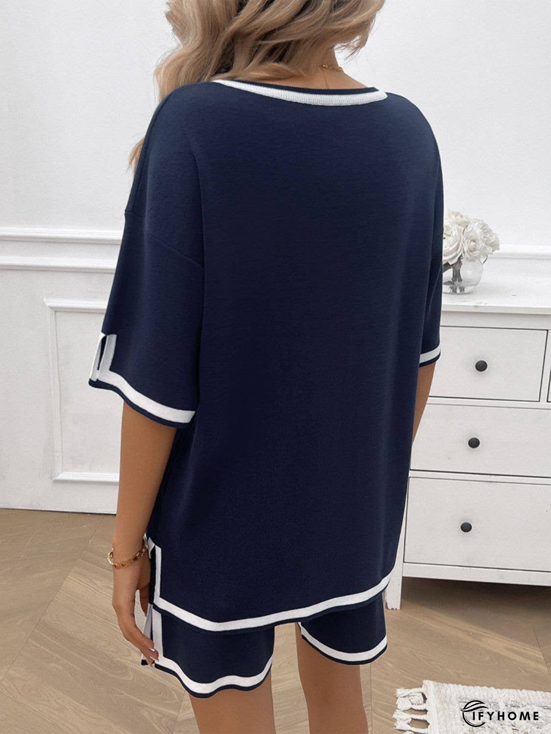 Contrast Trim V-Neck Top and Shorts Set | IFYHOME