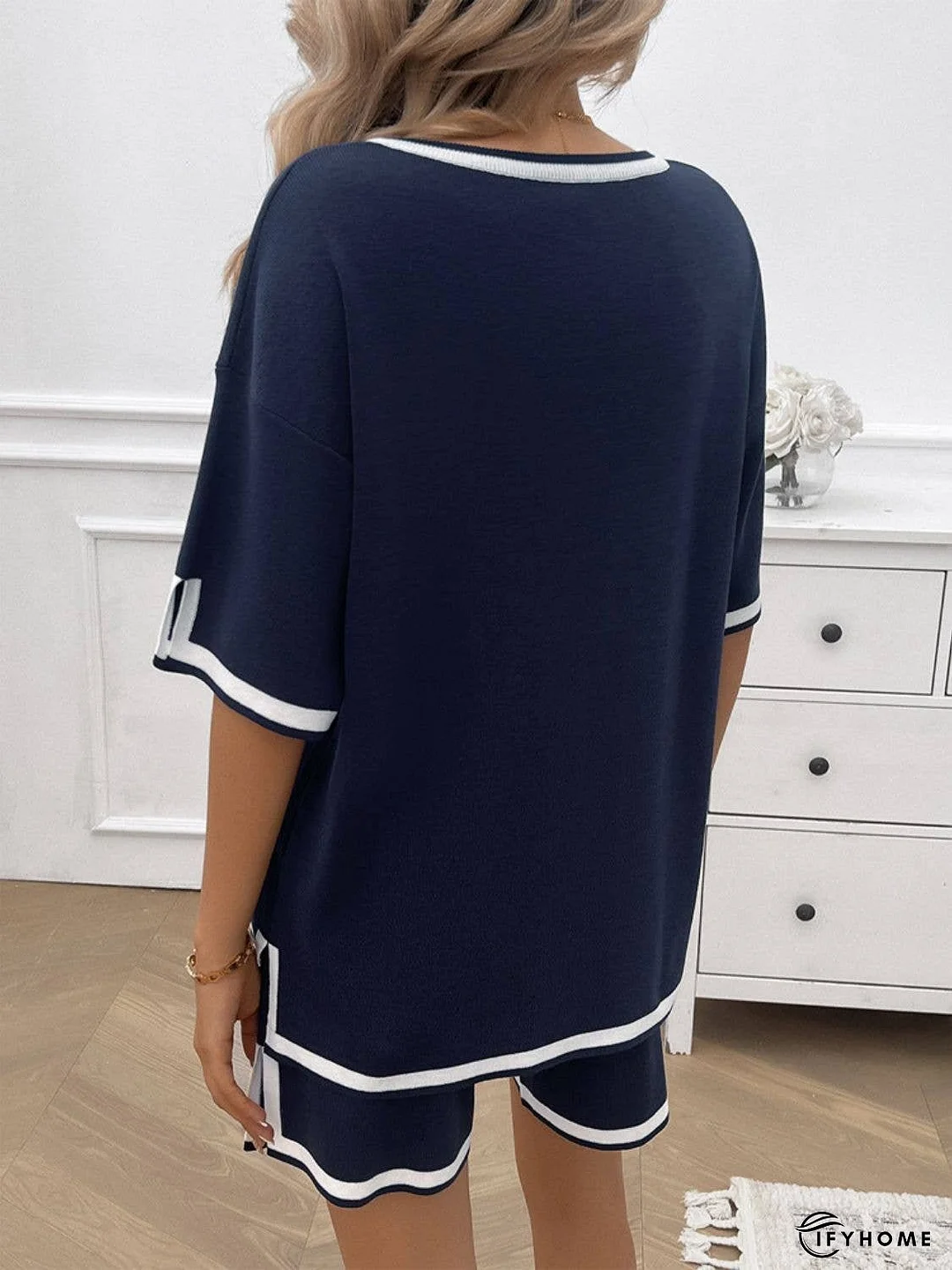 Contrast Trim V-Neck Top and Shorts Set | IFYHOME