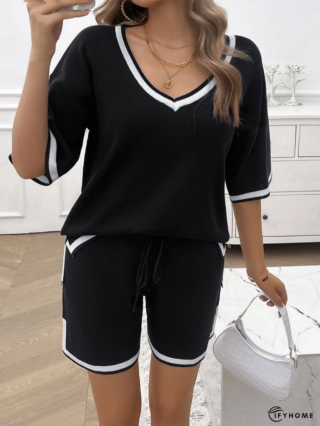 Contrast Trim V-Neck Top and Shorts Set | IFYHOME