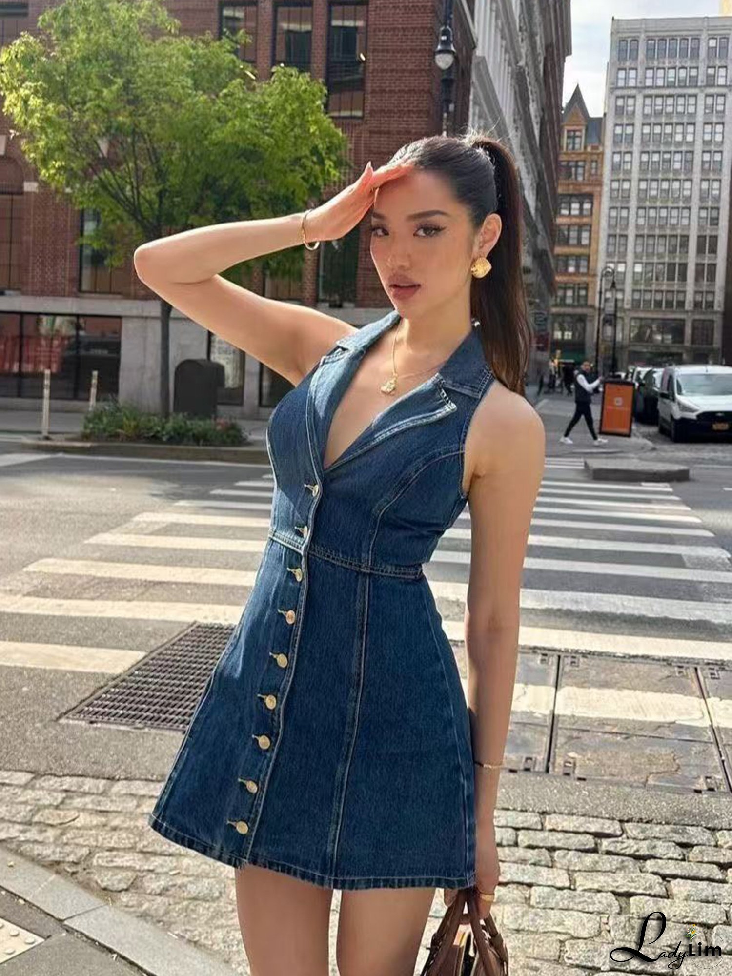 Women's summer sleeveless short denim dress, V-neck mid-breasted button design, fashionable and casual style, suitable for all occasions