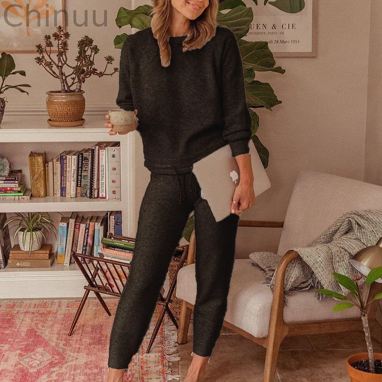 Two-piece leisure set with elastic drawstring