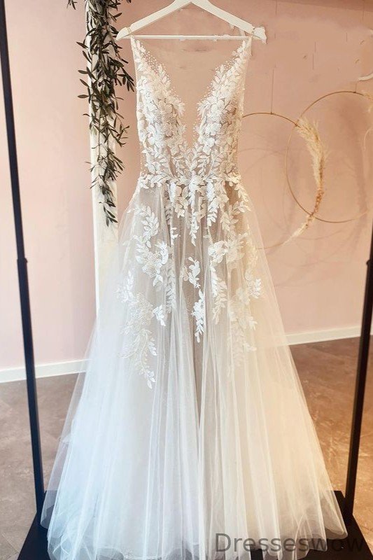 Dresseswow Modern Long Lace Wedding Dress With Tulle Appliques