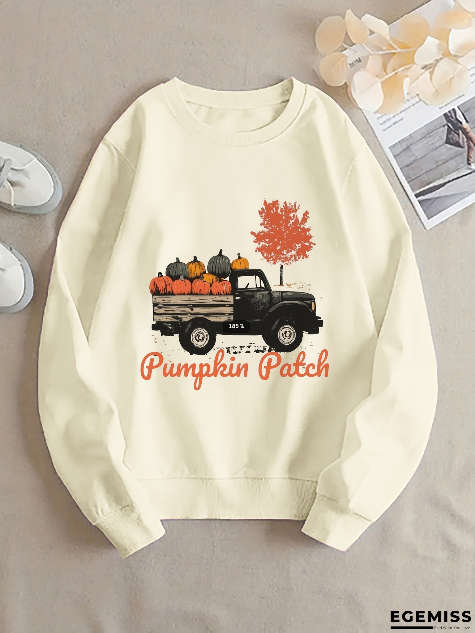 [Cozy Autumn Sweatshirt] Cozy Autumn Women's Pumpkin Farm Sweatshirt - Black Crewneck Pullover with Vintage Truck, Pumpkins & Fall Leaves - Halloween Thanksgiving Outfit - Machine Washable Casual Sweater Gift, Festive Seasonal Top, Autumnthemed Apparel | EGEMISS