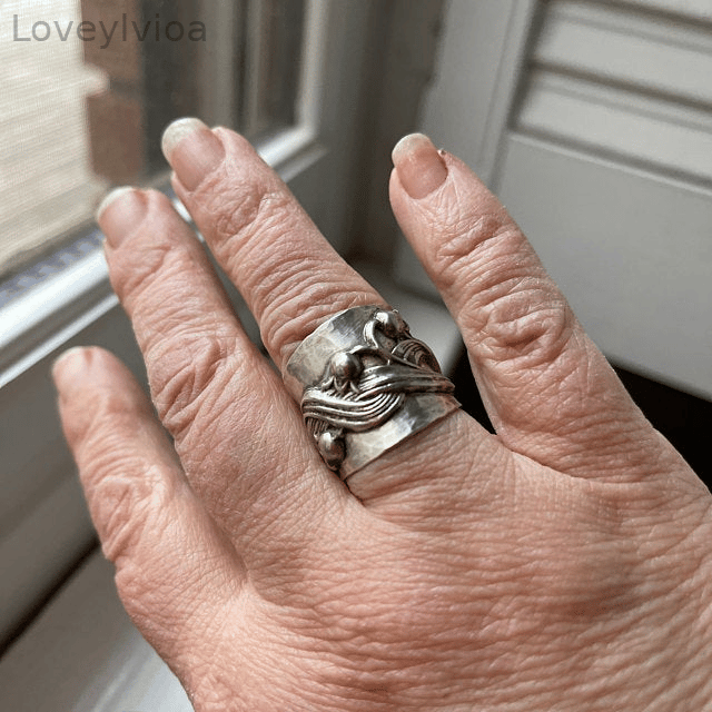 🔥  🔥Vintage Lily Wide Band Ring