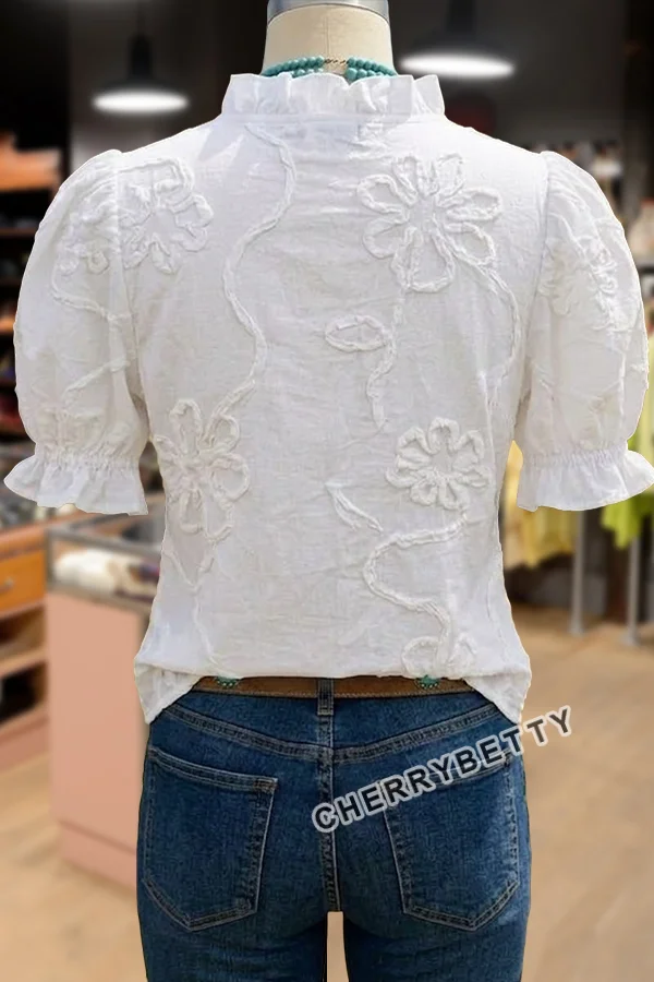 トップス OHGA FIOWER PUFF Flower Embroidered Ruffle Neck Puff Sleeve Cotton Top